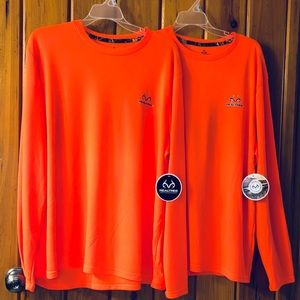 TWO REALTREE Men’s XL Shirts